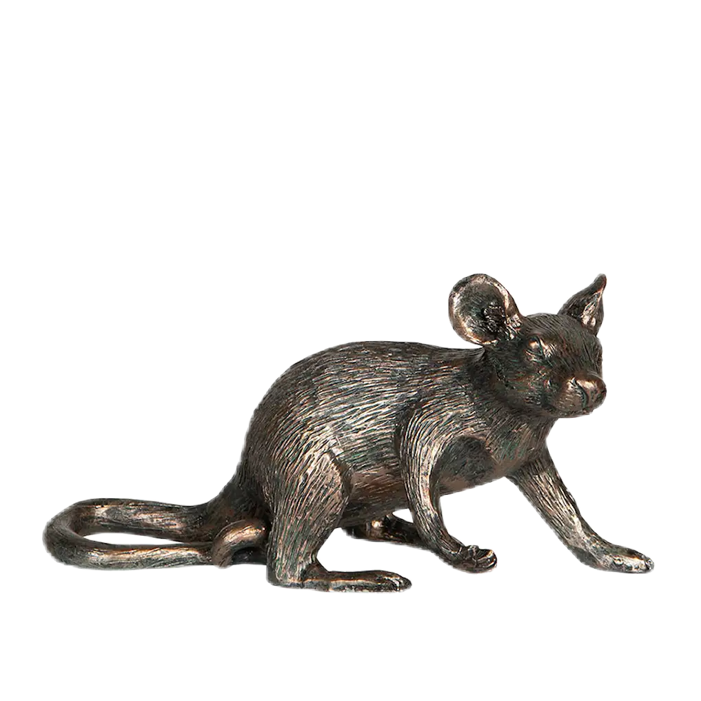 Gyllenbrun dekoration från A lot Decoration föreställandes en sittande mus.