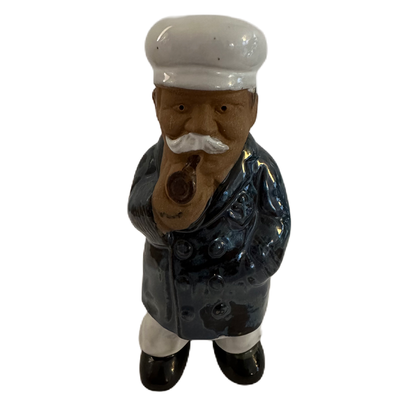 Figurin i keramik föreställandes en sjöman med pipa och blå rock.