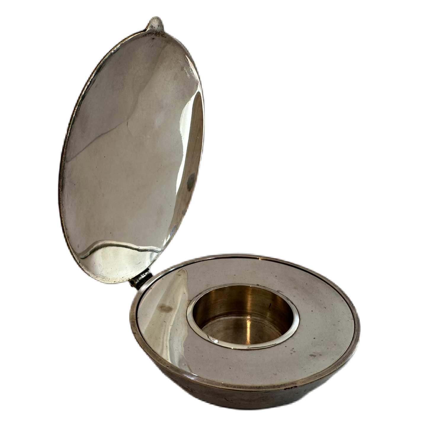 Ljuslyktan Shell i vitmetall och patina från Design House Stockholm.