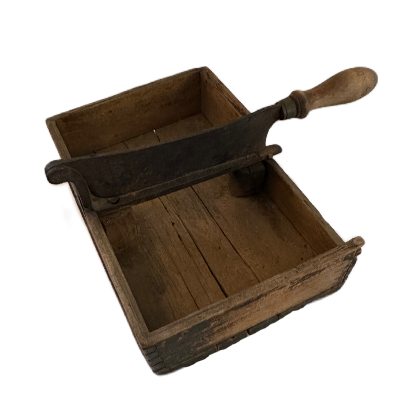 Sockerskrin av trä med skärare i metall.