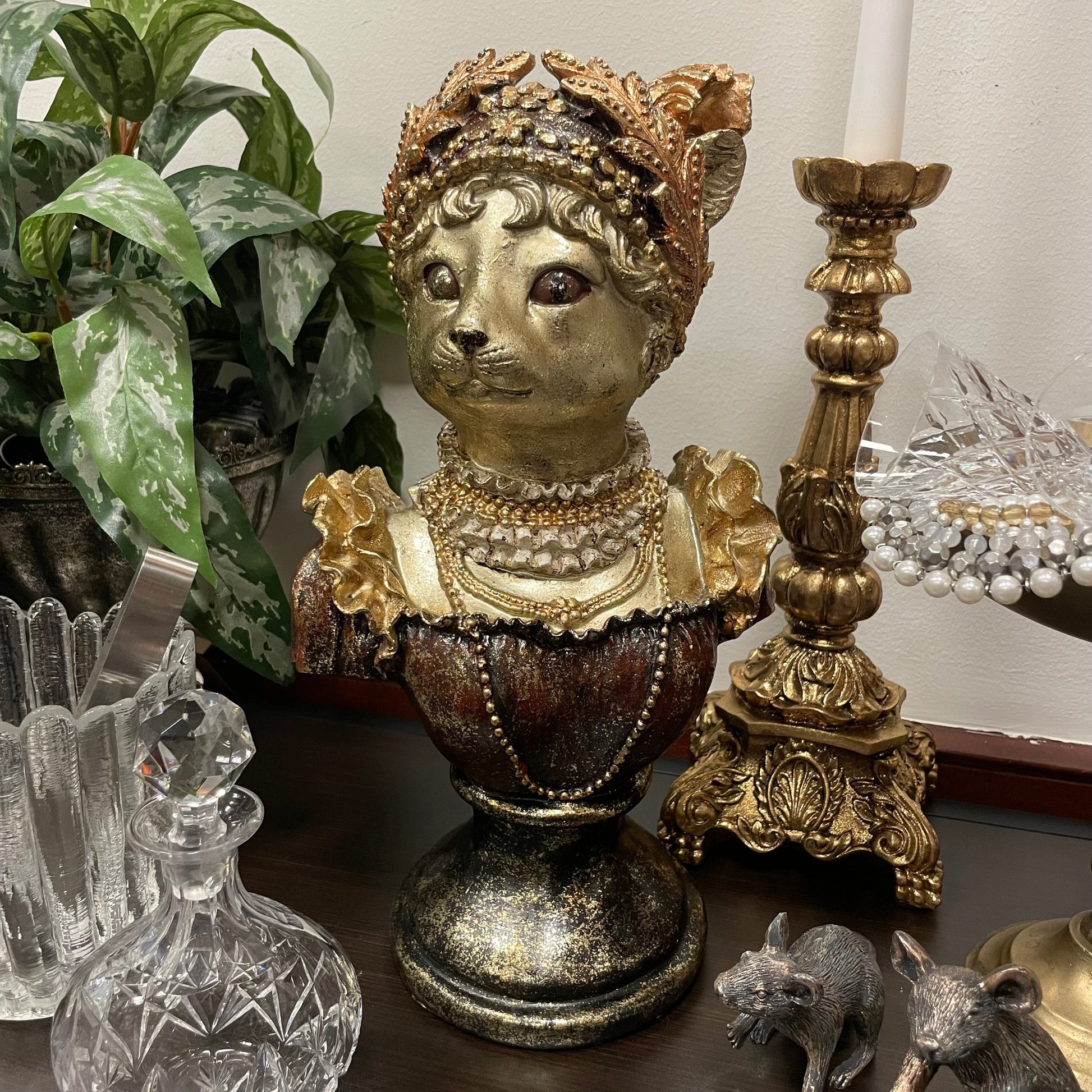 Byst av katt med flärd från A lot Decoration