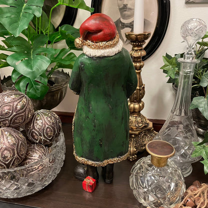 Gammaldags, stående tomte med käpp från A lot Decoration.