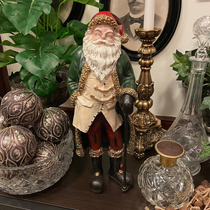 Gammaldags, stående tomte med käpp från A lot Decoration.