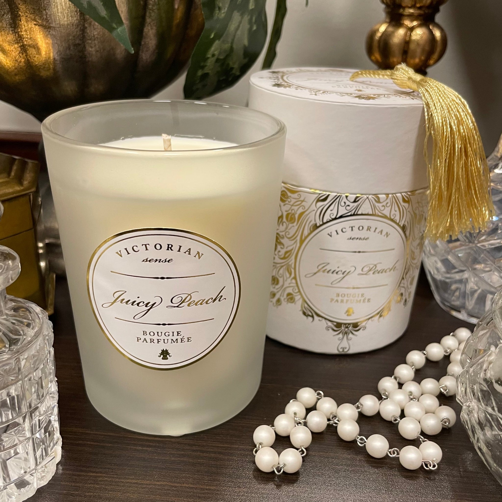 Doftljus Tasselbox från Victorian med en doft av Juicy Peach.