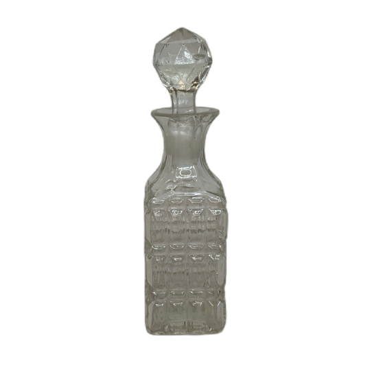 Liten flakong i glas med slipad dekor i form av rutmönster samt diamantpropp.