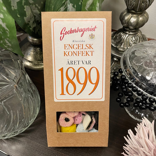 Presentförpackning med engelsk lakritskonfekt från Sockerbageriet med recept från 1899.