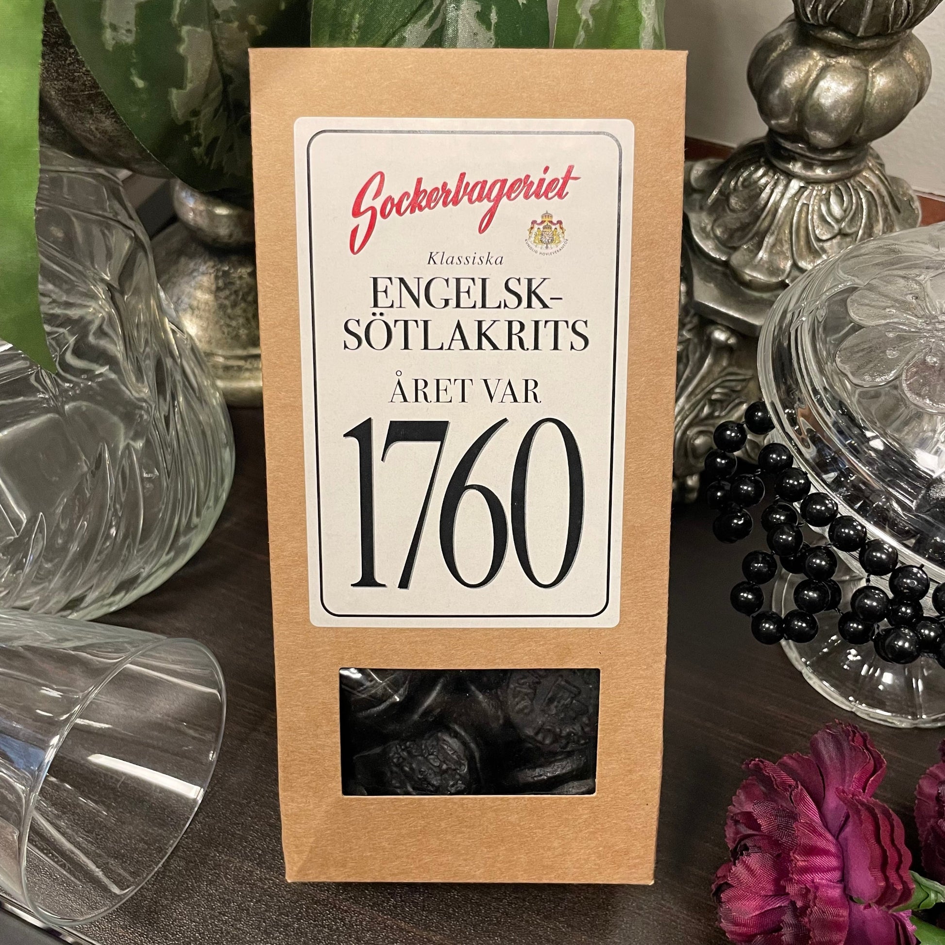 Presentförpackning med engelsk sötlakrits från Sockerbageriet, med recept från 1760.