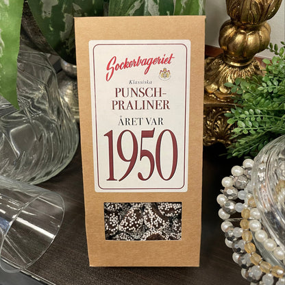 Presentförpackning med punschpraliner från Sockerbageriet, med recept från 1950.