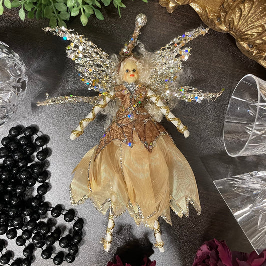 Hängande fe i bruna toner med glitter från Filipiniana.