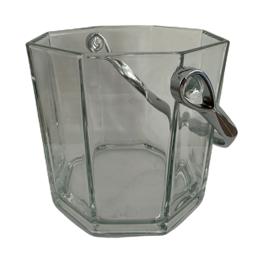 Åttakantig ishink i glas från Luminarc med silverfärgat handtag i metall.