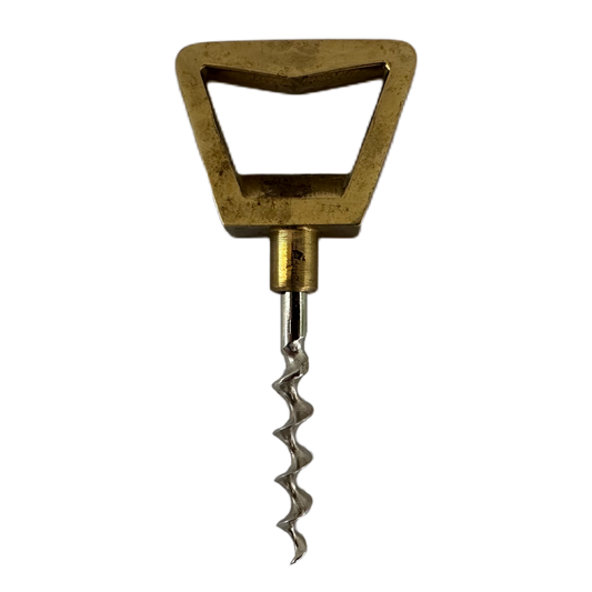 Klassisk, silverfärgad korkskruv med handtag i mässingsfärg.