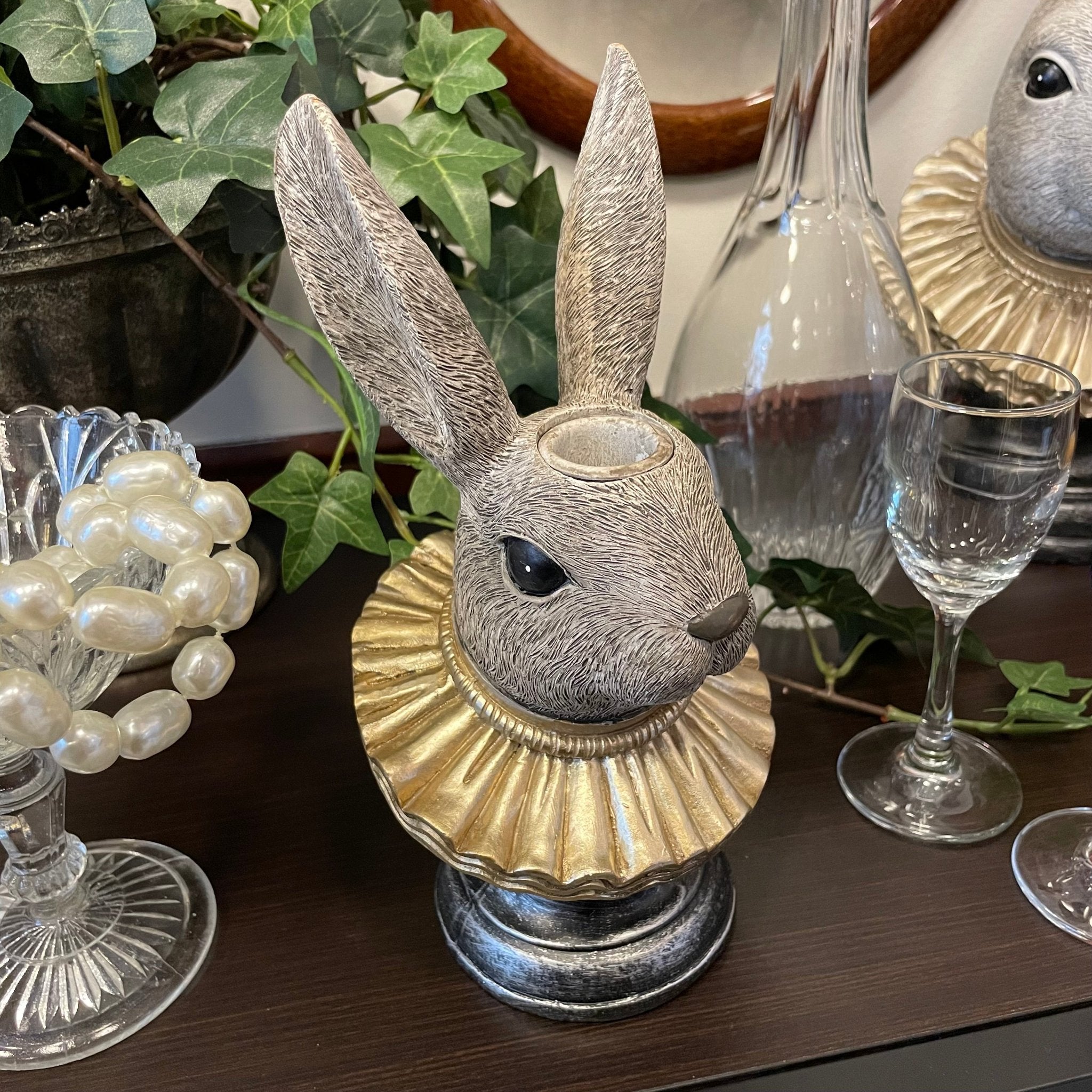 Ljushållare föreställande ett kaninhuvud från A lot Decoration.