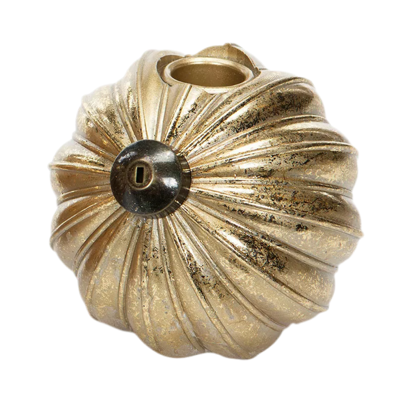 Ljusstake för kronljus föreställandes en julkula i färgen champagne.