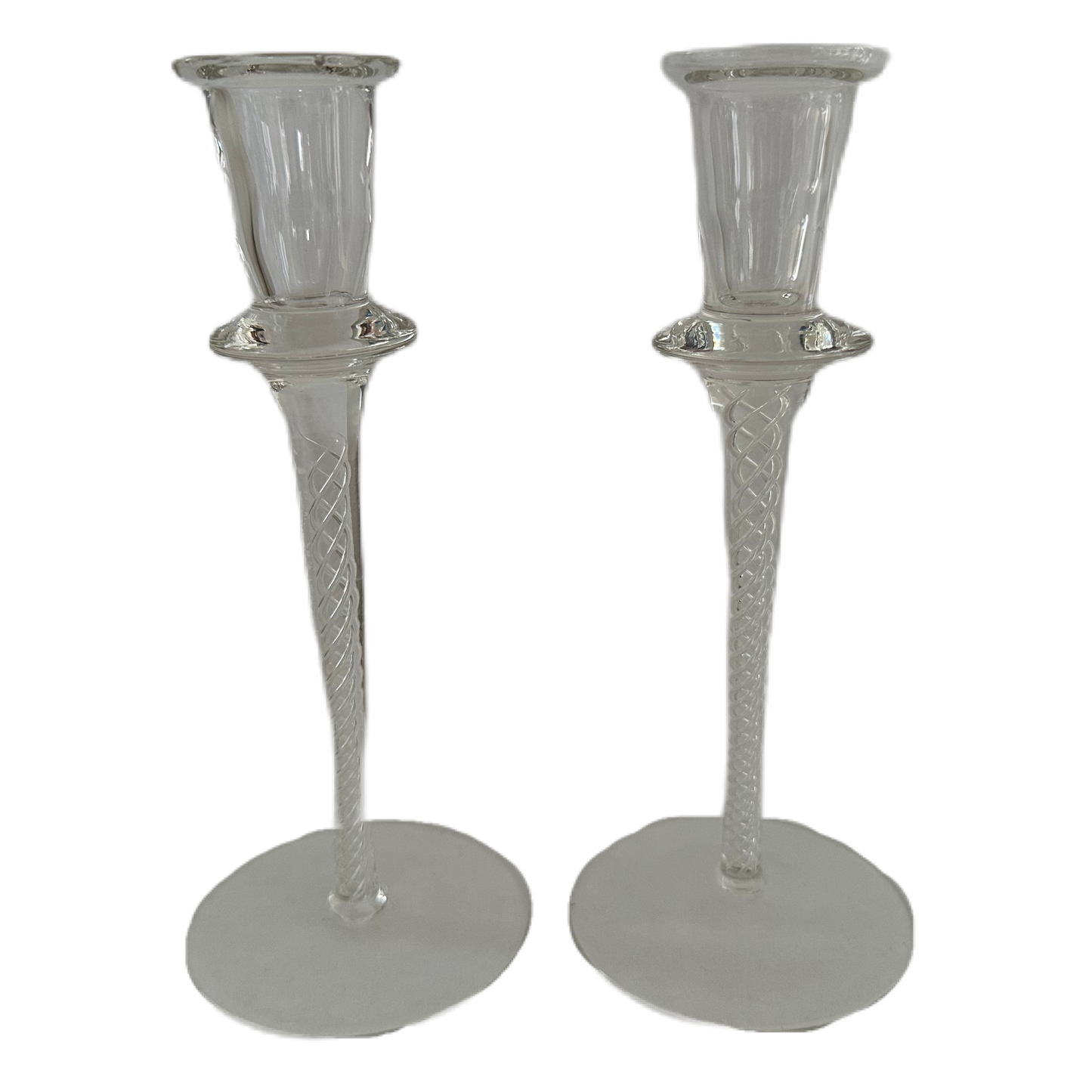 Ljusstake i glas med luftspiral längs foten.