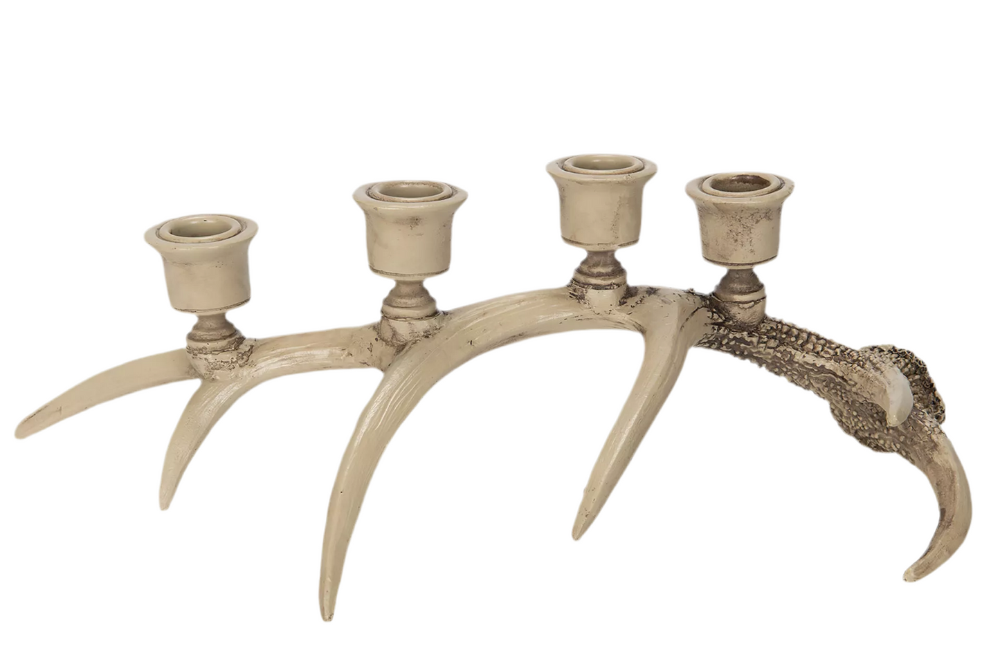 Naturtrogen ljusstake föreställandes ett horn, för fyra ljus, i poly. Lämplig som adventsljusstake. 