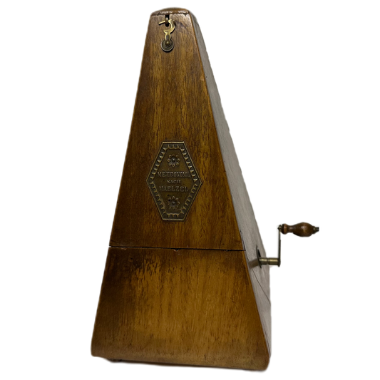 Pyramidformad metronom i mörkt trä från Maelzel.