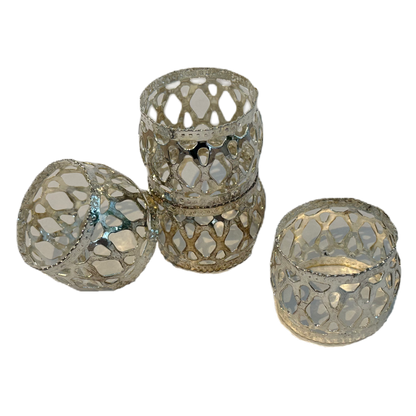 Servettring, silverfärgad med genombruten dekor.