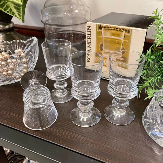 Fyra stycken Merlin snapsglas från Boda i originalkartong.