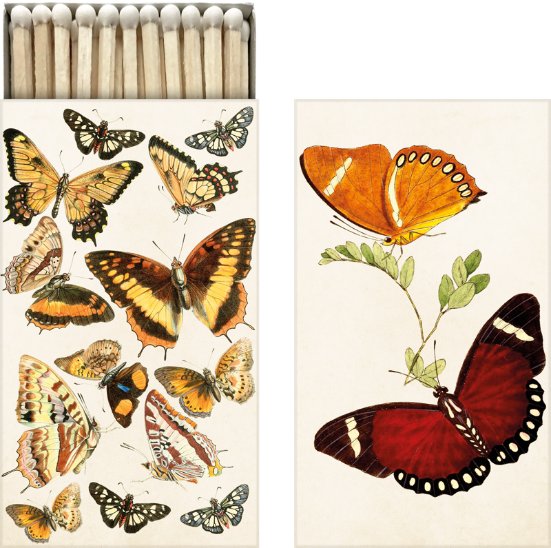 Tändsticksask med motiv av färgglada fjärilar innehållandes långa tändstickor från Sköna Ting.