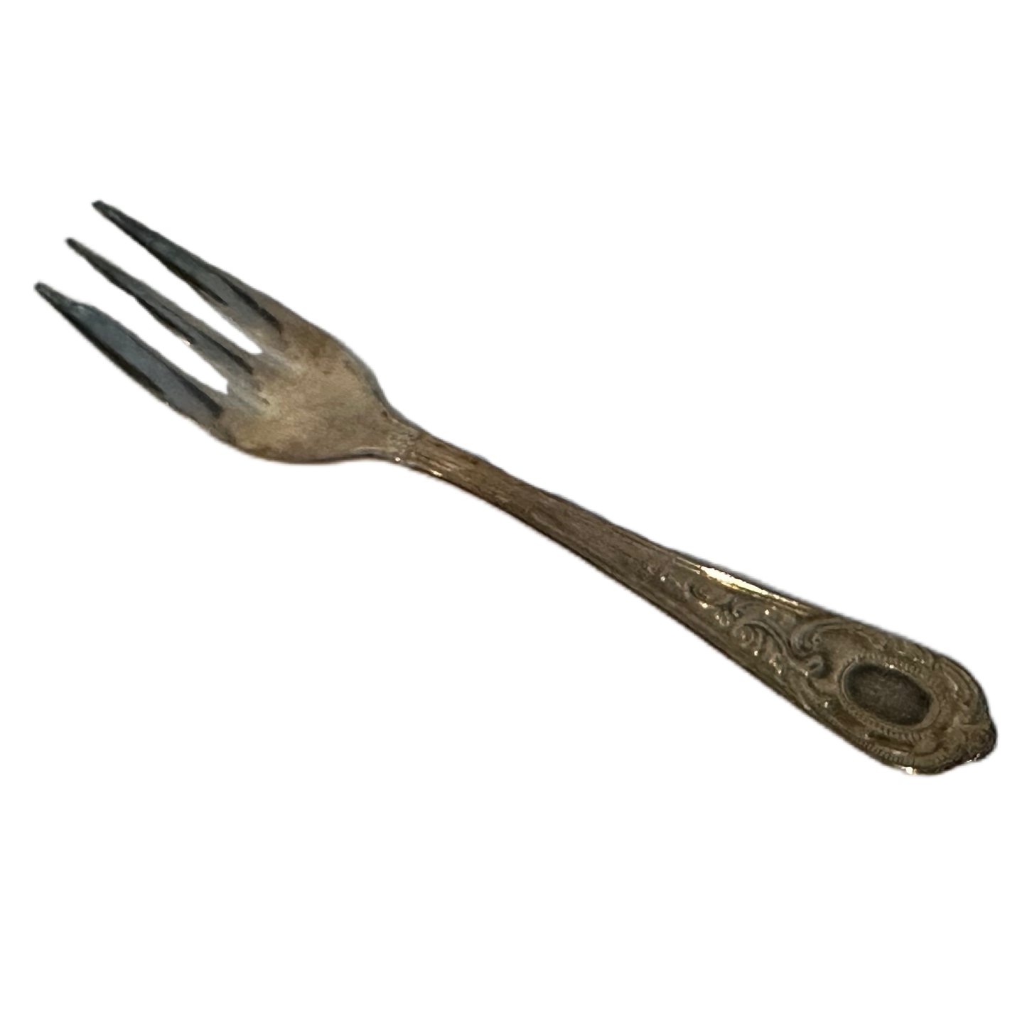 Liten, silverfärgad tårtgaffel med dekor.
