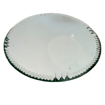 Underlägg med slipad dekor i spegelglas.