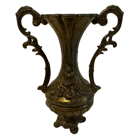 Mässingsfärgad minivas med hänklar och reliefdekor.